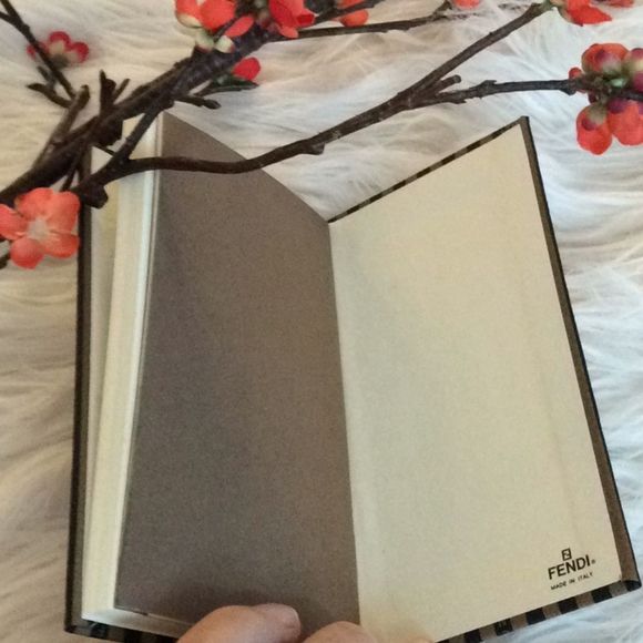 💞FENDI 💞calendar note book - Picture 5 of 10